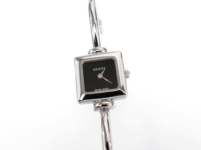 Gucci 1900L Black Square Dial on 16.5cm Stainless Steel Bangle SWWatches